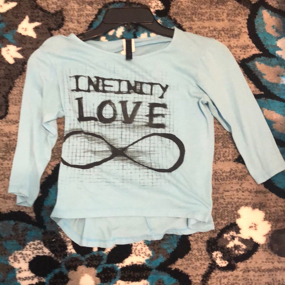 Blue t shirt mid length sleeve